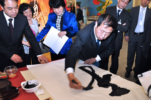 Feierliche Eröffnung der Ausstellung "The Chinese Character" zum Tag der chinesischen Sprache