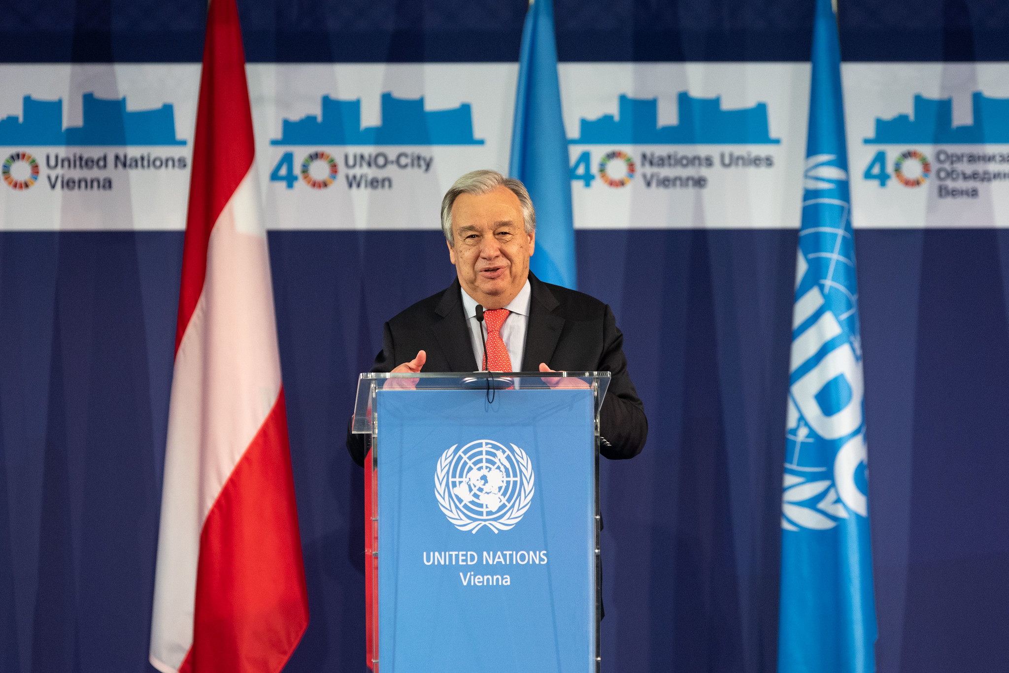 <p><sub>Generálny tajomník OSN António Guterres počas <a href="/unis/sk/events/2019/vic40.html">40. výročia založenia Viedenského medzinárodného centra</a> v roku 2019.</span></sub></p>