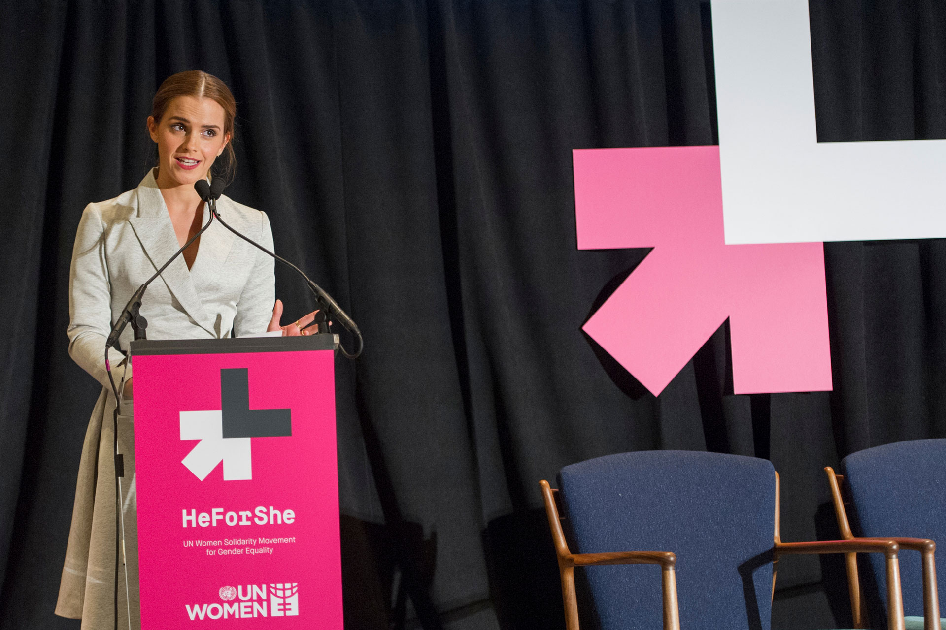 <p><sub>Britanska igralka in ambasadorka dobre volje Agencije ZN za ženske Emma Watson je sogostiteljica posebnega dogodka, ki ga organizira Agencija ZN za ženske (UN Women), katera krepi enakost spolov in vlogo žensk. Dogodek poteka v podporo njihovi kampanji OnZanjo (HeForShe).</sub></p>