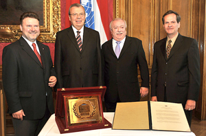 UN awards City of Vienna for excellence in urban planning From left to right: Dr. Michael Ludwig, Vice-Mayor of Vienna; Yury Fedotov, Director-General of the United Nations Office at Vienna; Dr. Michael Häupl, Mayor of Vienna; George Deikun, Director UN-HABITAT Geneva Office