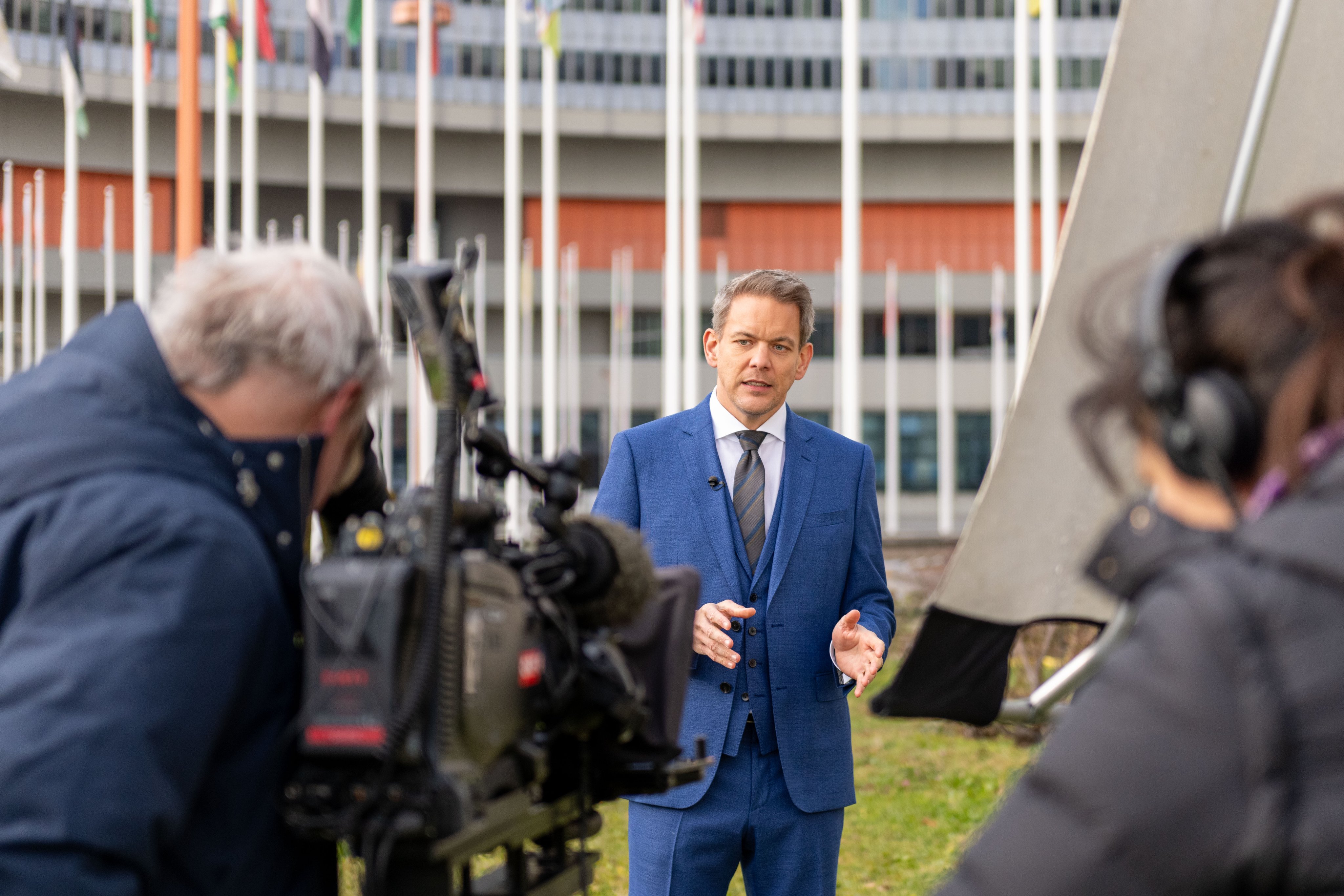 <sub>Martin Thür wird für die ORF-Sendung „ZIB History - 75 Jahre Menschenrechte“ in der Wiener UNO-City gefilmt (2023)</sub>