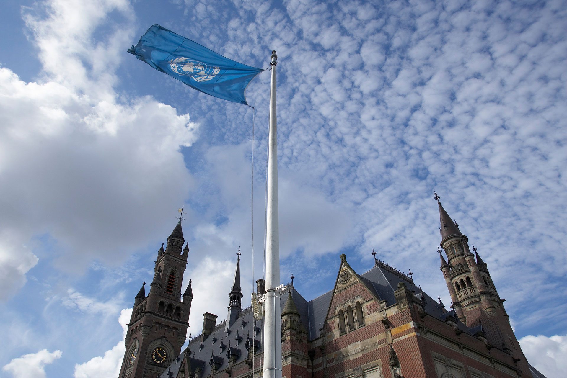 <p><sub>Palača miru, sedež Meddržavnega sodišča (ICJ) v Haagu na Nizozemskem.</sub></p>