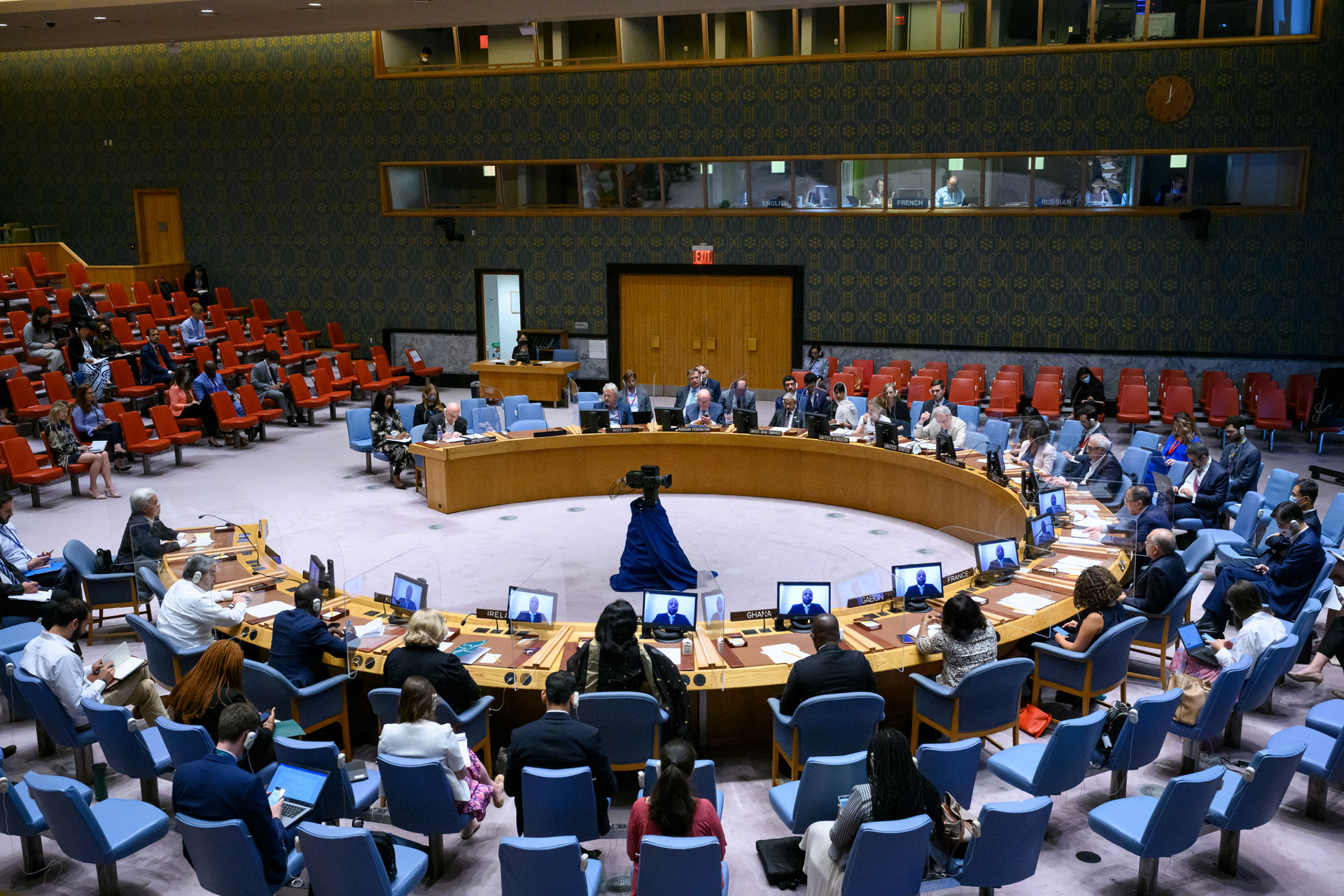 <p><sub>A view of the Security Council meeting on threats to international peace and security caused by terrorist acts.</sub></p>